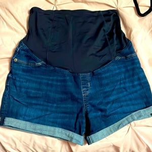 Maternity shorts